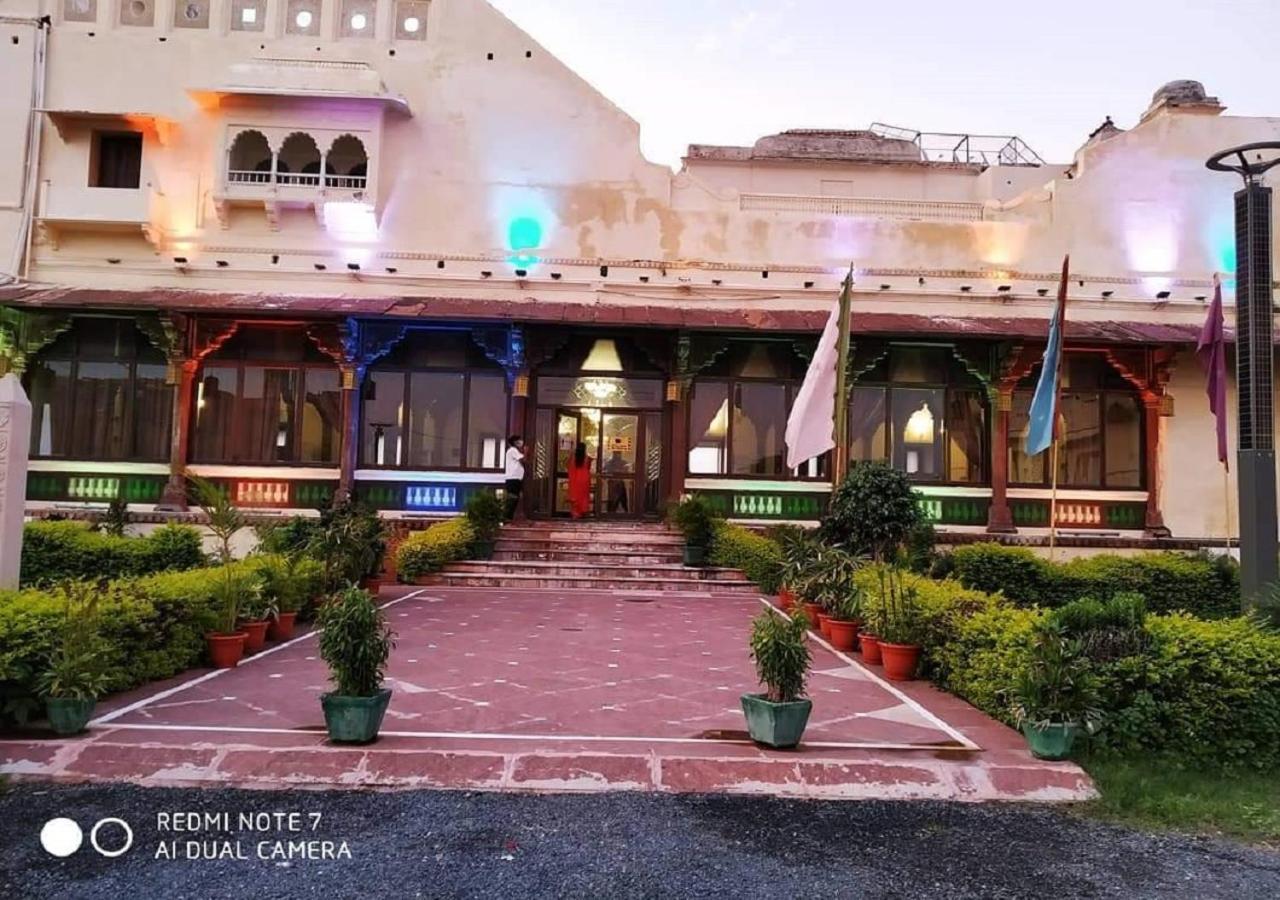 Hotel Mpt Sheesh Mahal, Orchha Exteriér fotografie