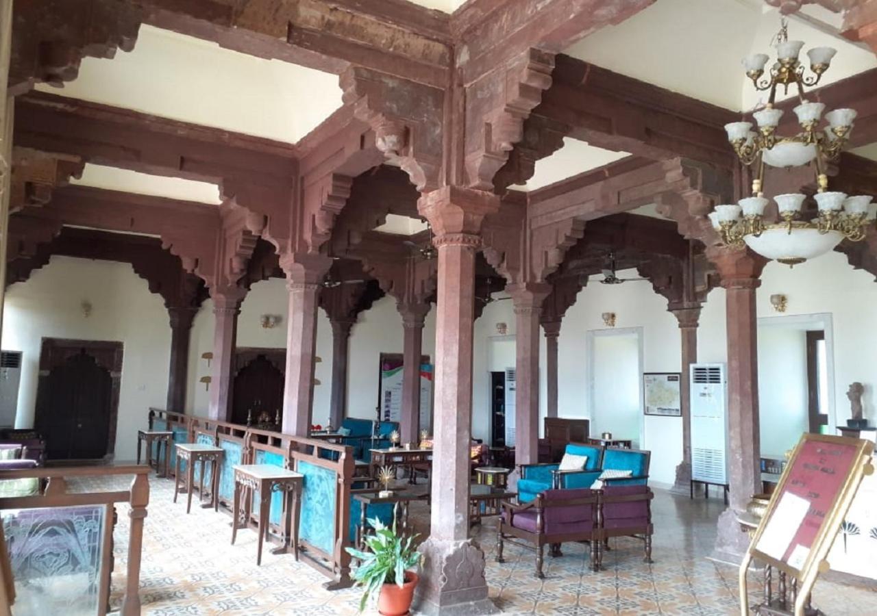 Hotel Mpt Sheesh Mahal, Orchha Exteriér fotografie