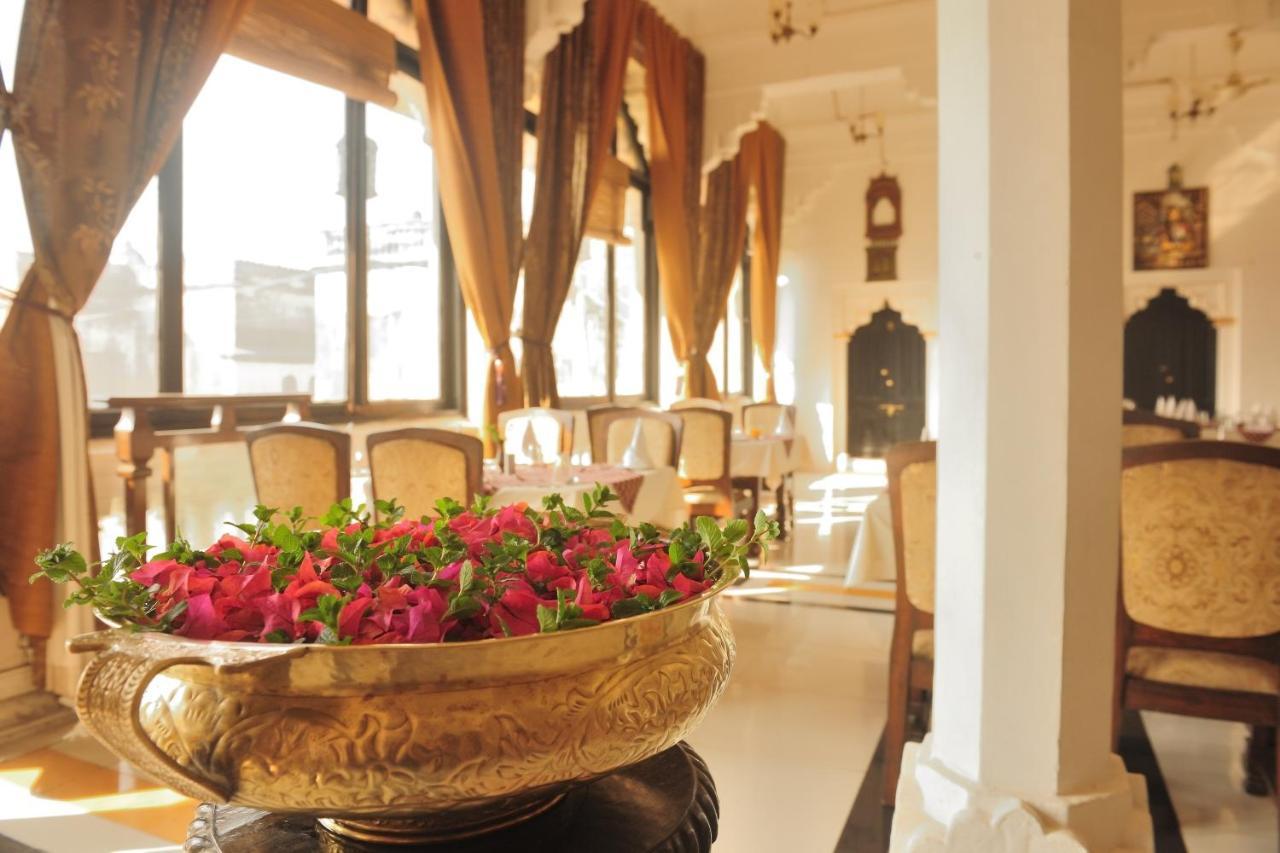 Hotel Mpt Sheesh Mahal, Orchha Exteriér fotografie