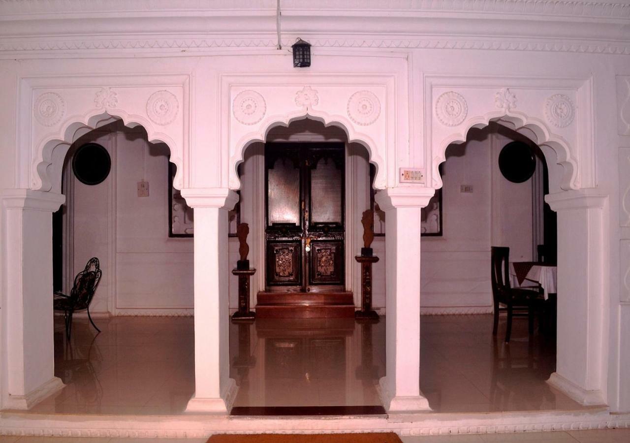 Hotel Mpt Sheesh Mahal, Orchha Exteriér fotografie